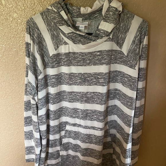 Lularoe Amber and Eliza pullover hoodies either NWT or NWOT. Size XL-2X - Picture 9 of 15